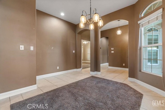 Detail Gallery Image 14 of 38 For 1933 Kellie Marie, Bakersfield,  CA 93314 - 5 Beds | 3 Baths