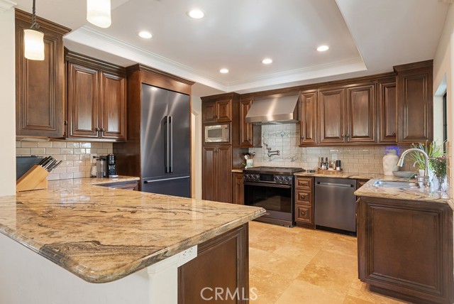 Detail Gallery Image 7 of 25 For 736 14th, Huntington Beach,  CA 92648 - 5 Beds | 3/1 Baths