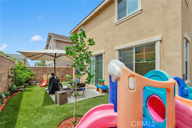 16718 Wyndham Lane, Fontana CA: https://media.crmls.org/medias/0b2313d3-be51-4fbd-8836-b1013877682a.jpg