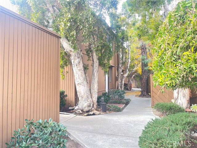 100 Hurlbut Street, Pasadena CA: https://media.crmls.org/medias/0b249e5c-b70e-43a9-bafd-85ed5be2e0fc.jpg
