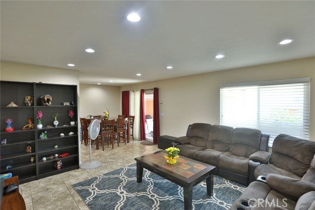 2140 W Churchill Circle, Anaheim, CA 92804