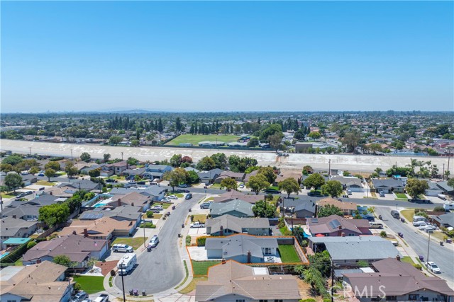 8381 E Blithedale Street, Long Beach CA: https://media.crmls.org/medias/0b25429d-7168-4351-b01a-0e273cfe0c76.jpg