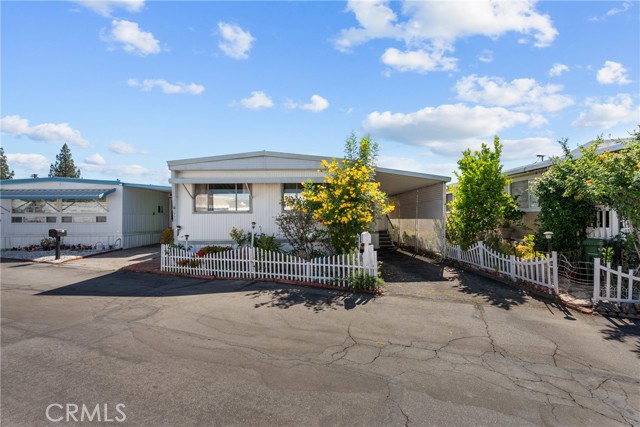 21001 Plummer Street, Chatsworth CA: https://media.crmls.org/medias/0b2561bf-e36e-4676-8b2e-1bc483e4f078.jpg
