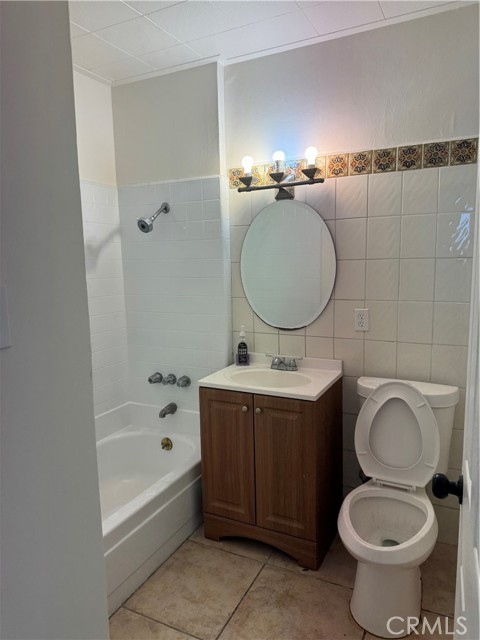 Detail Gallery Image 16 of 18 For 1432 Cherry #C,  Long Beach,  CA 90813 - 2 Beds | 1 Baths