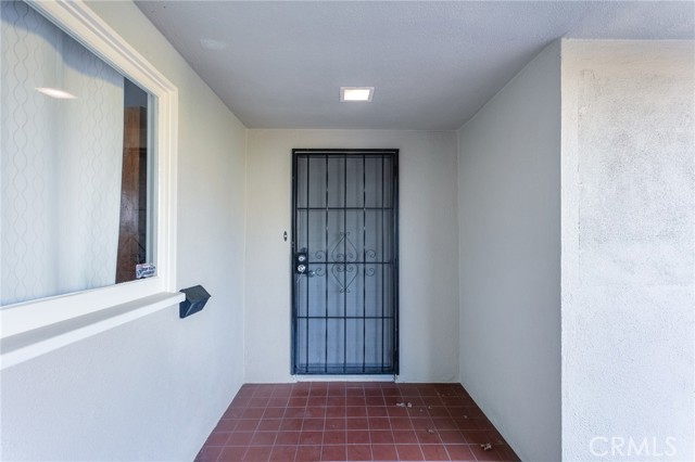 991 Glenview Terrace photo 3
