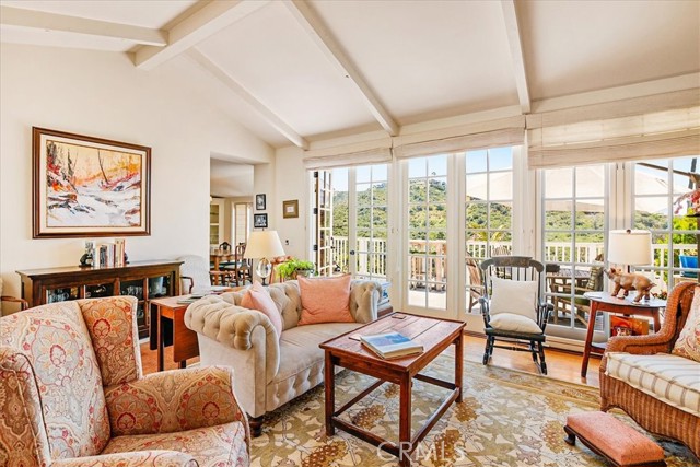1078 Wykoff Way, Laguna Beach CA: https://media.crmls.org/medias/0b2a9440-dc76-4bf6-afca-e1d2a98d329f.jpg