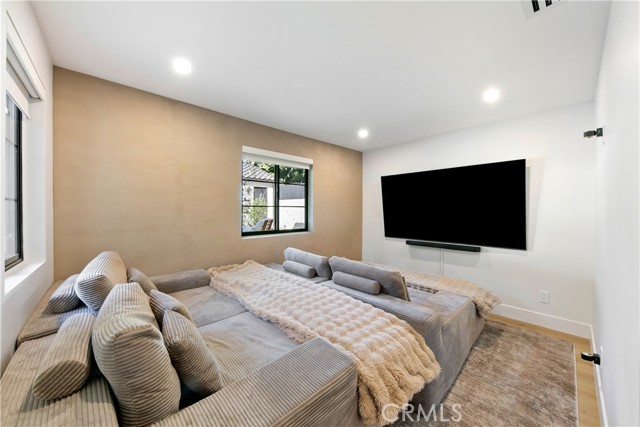 Detail Gallery Image 29 of 75 For 22269 Avenue San Luis, Woodland Hills,  CA 91364 - 5 Beds | 5/1 Baths