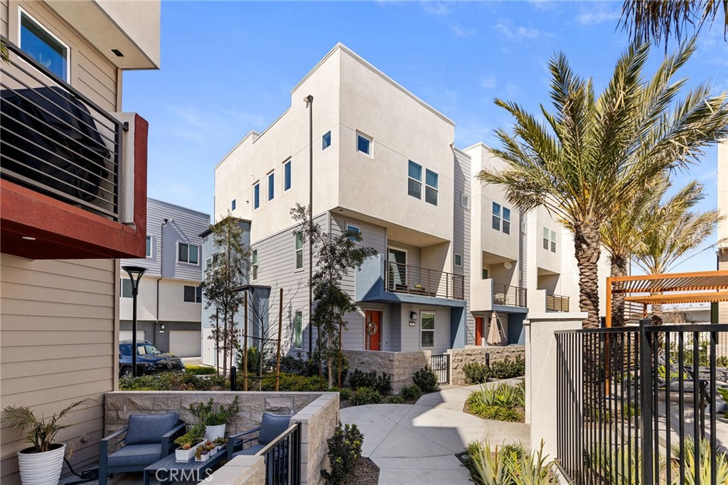1649 W Lincoln Avenue #101