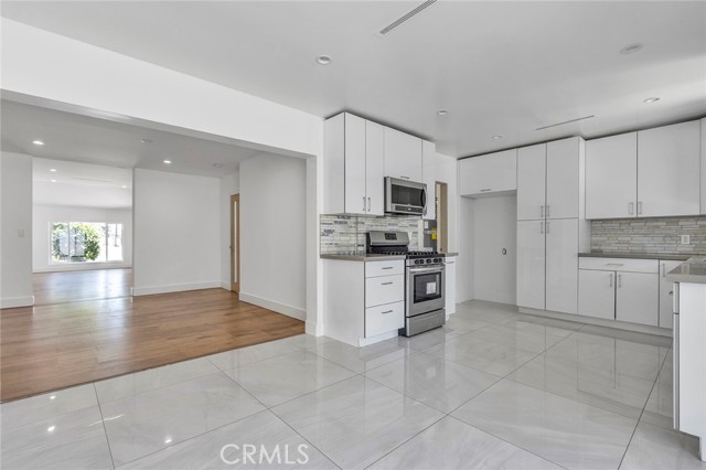 6015 Laurelgrove Avenue, North Hollywood CA: https://media.crmls.org/medias/0b2ad2d5-7071-49c4-879e-b9bd2589d9c8.jpg