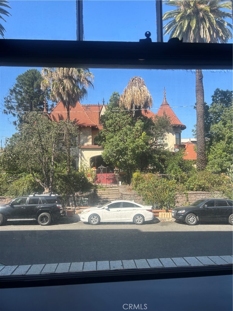 https://media.crmls.org/medias/0b2c14d4-a5bb-4baf-b5ca-af9b966945ca.jpg?preset=X-Large