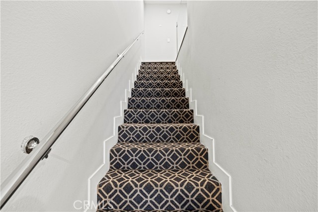 9778 Via Roma, Burbank CA: https://media.crmls.org/medias/0b2c22d3-8195-49e7-b818-b5bad83a52ee.jpg