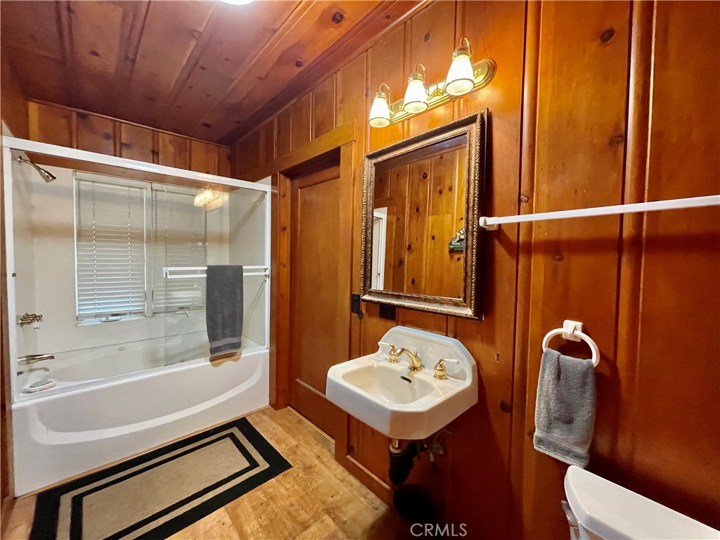 https://media.crmls.org/medias/0b2c5b0d-f162-460d-9ad0-43cdfeb7a9b6.jpg?preset=X-Large