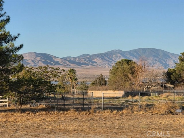 49645 Three Points Road, Lancaster CA: https://media.crmls.org/medias/0b2c860a-262a-4f4b-b0cf-9a396bc52246.jpg