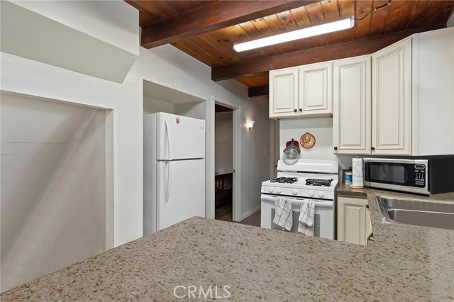 Detail Gallery Image 23 of 44 For 341 W Fairway Bld, Big Bear City,  CA 92314 - 3 Beds | 2 Baths