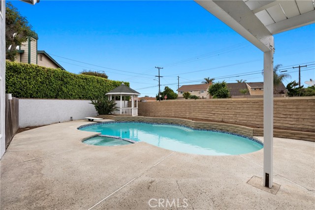 Detail Gallery Image 22 of 52 For 21941 Oceanview Ln, Huntington Beach,  CA 92646 - 4 Beds | 2/1 Baths