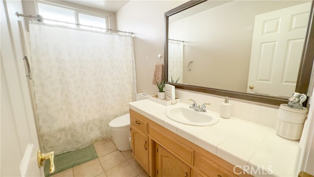 Detail Gallery Image 14 of 23 For 5701 Laurel Canyon Dr, Bakersfield,  CA 93313 - 3 Beds | 2 Baths