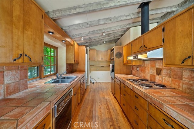 901 E Walnut Avenue, Glendora CA: https://media.crmls.org/medias/0b2f75d6-4424-4641-b3cf-c7d4de5fda8f.jpg