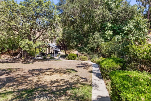 1624 Arboles Drive, Glendale CA: https://media.crmls.org/medias/0b30942a-23d2-4edf-a5c2-1ca7680aacc2.jpg