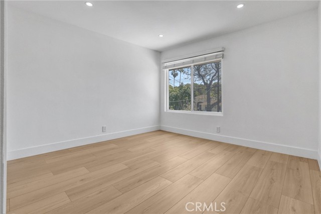 Detail Gallery Image 17 of 31 For 24045 Philiprimm St, Woodland Hills,  CA 91367 - 8 Beds | 5 Baths