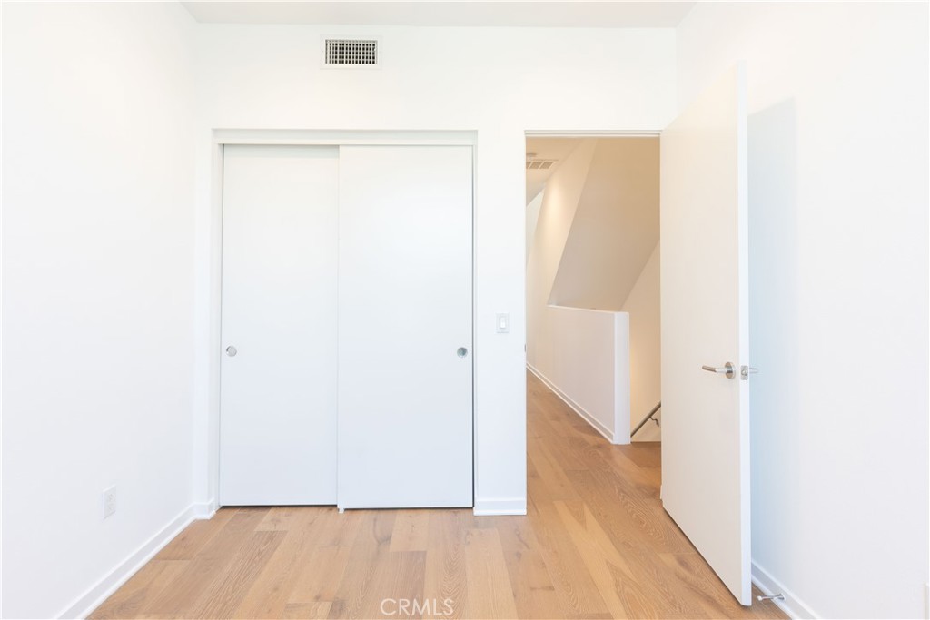 https://media.crmls.org/medias/0b319a7e-7694-450b-9c9a-74f512664da6.jpg?preset=X-Large