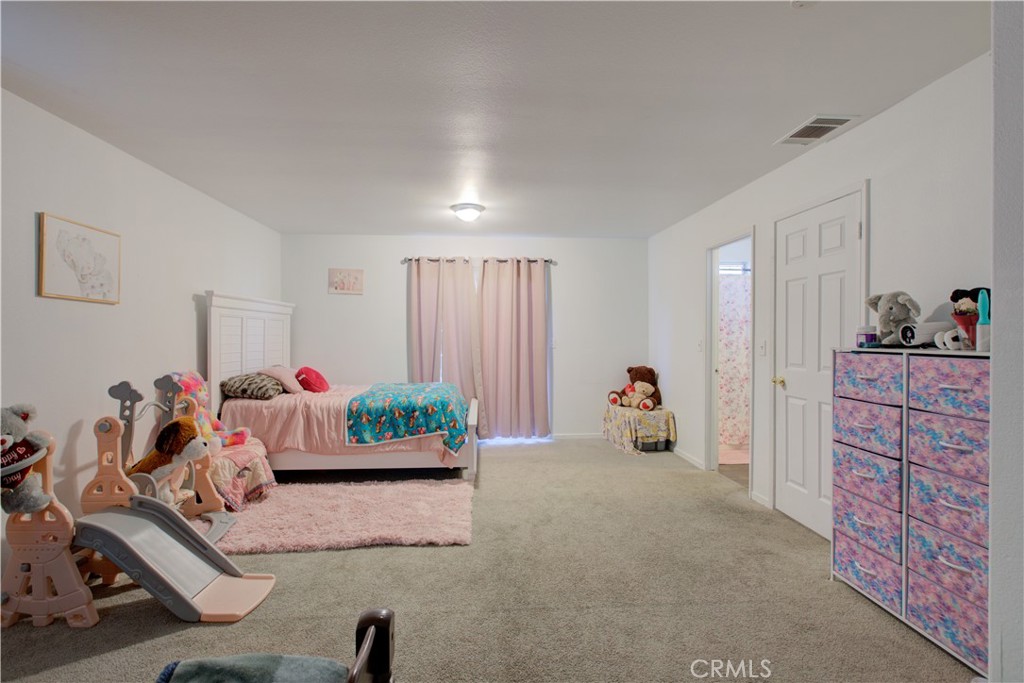 https://media.crmls.org/medias/0b31f045-a76d-434e-acdd-9422d9c36767.jpg?preset=X-Large