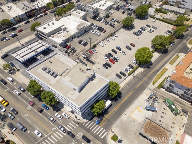 4419 Van Nuys Boulevard, Sherman Oaks CA: https://media.crmls.org/medias/0b325dbb-ae21-4dde-abb2-a92b58207300.jpg