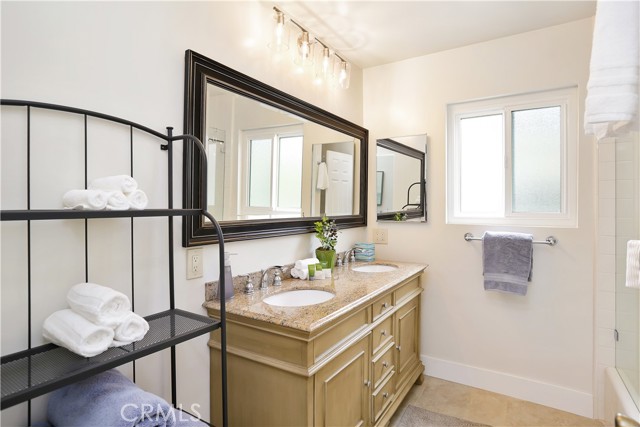 617 Iris Avenue, Corona del Mar CA: https://media.crmls.org/medias/0b328131-7e6e-4722-ab93-9a7c0f006bf1.jpg