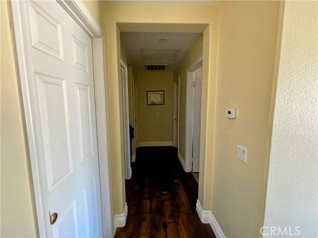 14105 Almond Grove Court, Eastvale CA: https://media.crmls.org/medias/0b32fa9f-e06b-4f50-aa3c-bd975d61f247.jpg