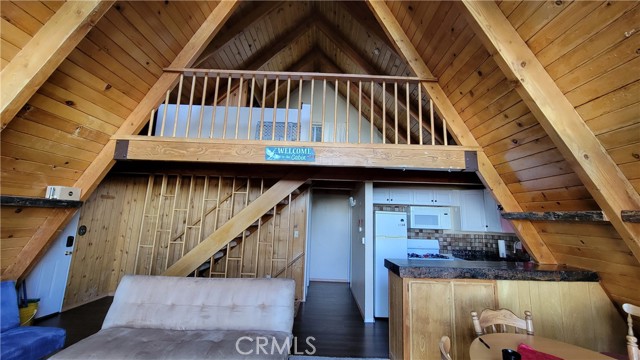 Detail Gallery Image 3 of 16 For 1933 Willow Dr, Running Springs,  CA 92382 - 3 Beds | 2 Baths