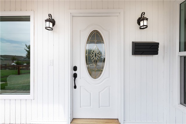 Detail Gallery Image 3 of 26 For 15821 Willett Ln, Huntington Beach,  CA 92647 - 3 Beds | 2 Baths
