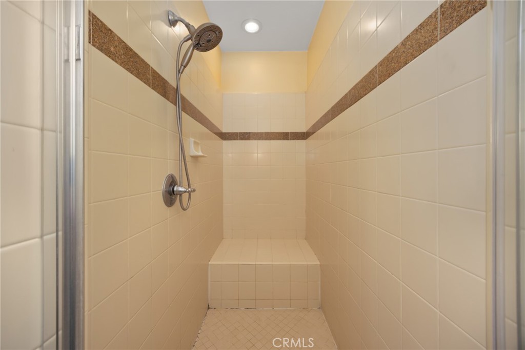 https://media.crmls.org/medias/0b3356db-3c0c-429d-83db-1672e36bbece.jpg?preset=X-Large