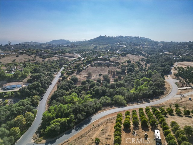 255 Puerta De Lomas, Fallbrook CA: https://media.crmls.org/medias/0b337a58-2622-49ba-b8ca-5d90c6e50026.jpg