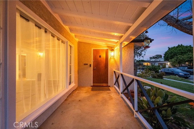 Detail Gallery Image 2 of 33 For 3729 N Weston Pl, Long Beach,  CA 90807 - 5 Beds | 3 Baths