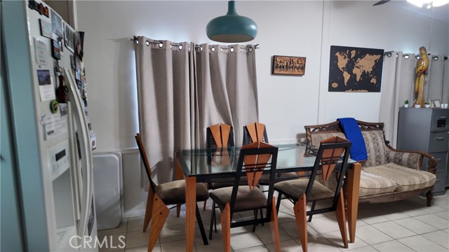 Detail Gallery Image 3 of 11 For 7560 Woodman Pl #72,  Van Nuys,  CA 91405 - 2 Beds | 1 Baths