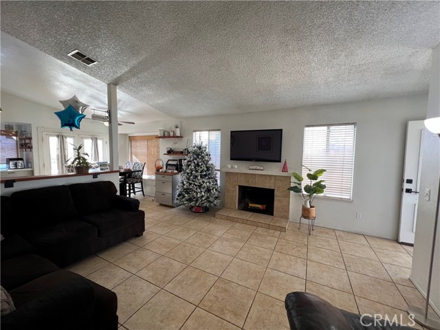 Detail Gallery Image 19 of 47 For 1906 Overland St, Colton,  CA 92324 - 4 Beds | 3 Baths