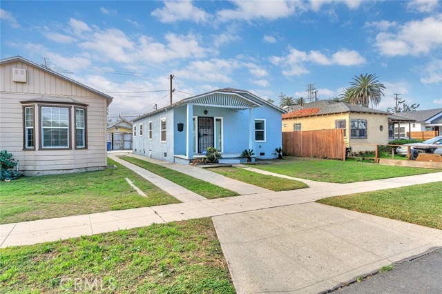 Detail Gallery Image 3 of 25 For 926 East 97th Street, Los Angeles,  CA 90002 - 2 Beds | 1 Baths