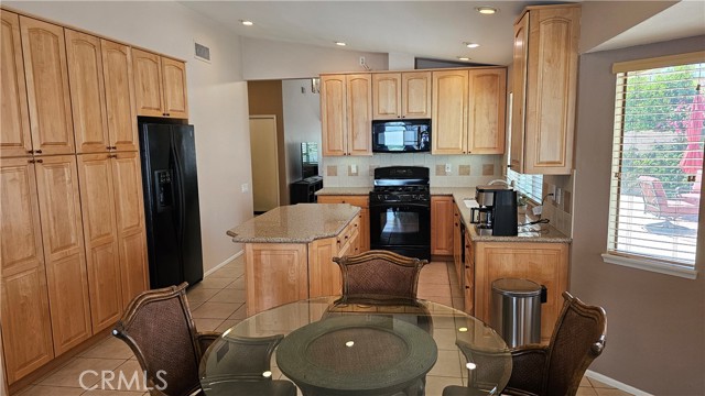 Detail Gallery Image 10 of 39 For 40408 Periwinkle Ct, Palm Desert,  CA 92260 - 3 Beds | 2 Baths