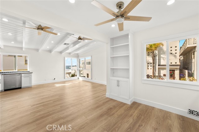 Detail Gallery Image 7 of 28 For 112 36th, Manhattan Beach,  CA 90266 - 3 Beds | 1 Baths