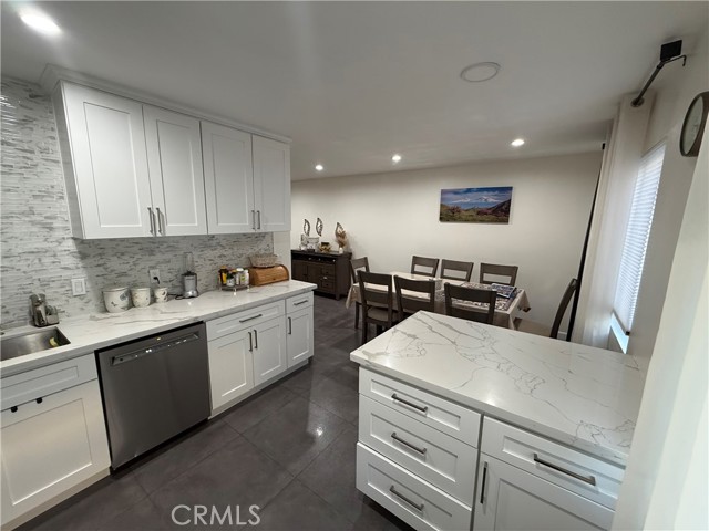 Detail Gallery Image 13 of 19 For 9702 via Roma, Burbank,  CA 91504 - 2 Beds | 3 Baths