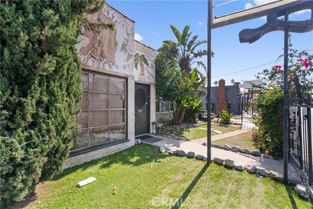 11170 Burbank Boulevard, North Hollywood CA: https://media.crmls.org/medias/0b3b4dc4-5ea6-4dba-9408-a367fb25cabe.jpg