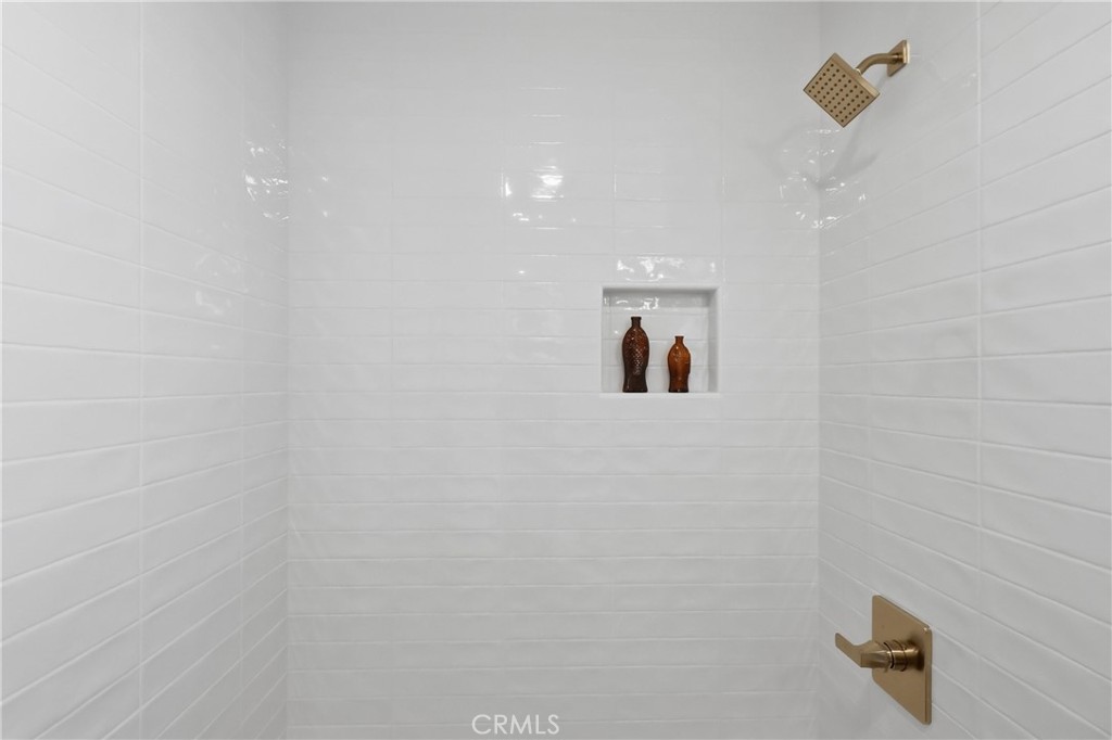 https://media.crmls.org/medias/0b3b4f52-c52c-43a1-b3ac-9ff35f00098b.jpg?preset=X-Large