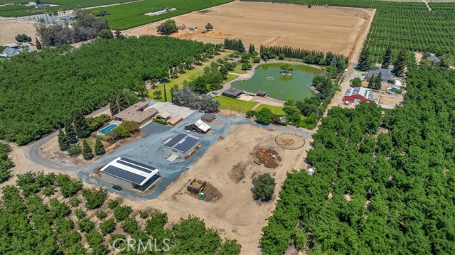 13715 E Nebraska Avenue, Kingsburg CA: https://media.crmls.org/medias/0b3c5361-b3b5-41dc-8013-1ac5ab04b64d.jpg