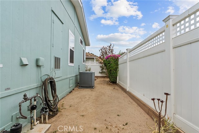 15455 Glenoaks, 481 photo 38
