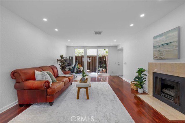 1747 Barry Avenue, Los Angeles CA: https://media.crmls.org/medias/0b3cc8ec-c8c0-4351-9b21-e750e1f6d8a5.jpg