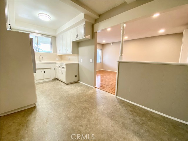 Detail Gallery Image 3 of 12 For 3335 Triangle Pl #6,  Glendale,  CA 91208 - 1 Beds | 1 Baths