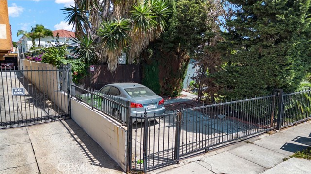 415 E 97th Street, Inglewood CA: https://media.crmls.org/medias/0b3d605a-7fec-4d7f-ae7c-9a44fca09a67.jpg