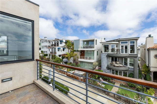 129 20th Street, Manhattan Beach CA: https://media.crmls.org/medias/0b3deb7c-5e06-4dac-854b-5a4afd011f41.jpg