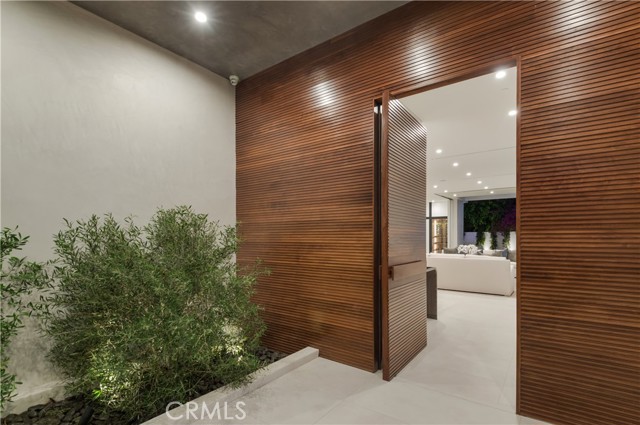627 N Vista Street, Los Angeles CA: https://media.crmls.org/medias/0b3e09d7-0d4f-480e-ab9a-8430496faeb9.jpg