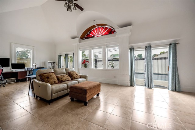 1363 N San Antonio Ave, Upland CA: https://media.crmls.org/medias/0b3ed136-2571-4924-9c52-5600d4ae6ab7.jpg