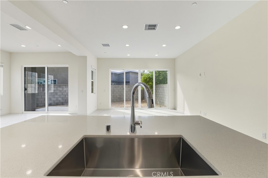 MLS #OC25225551 image #10